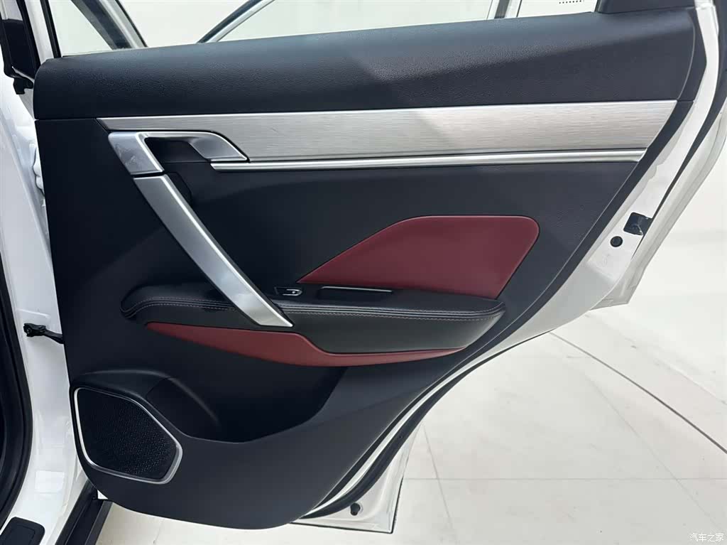 Geely Coolray, 2021 21