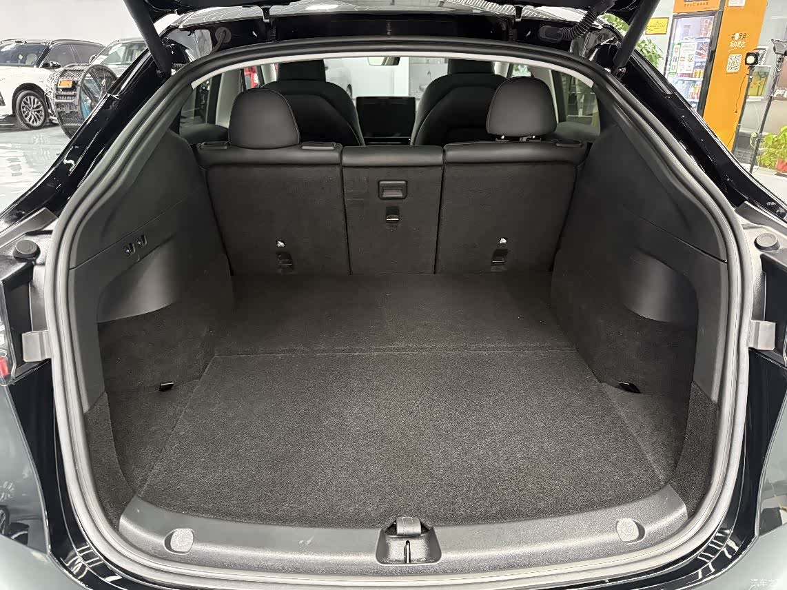 Tesla Model Y, 2023 13
