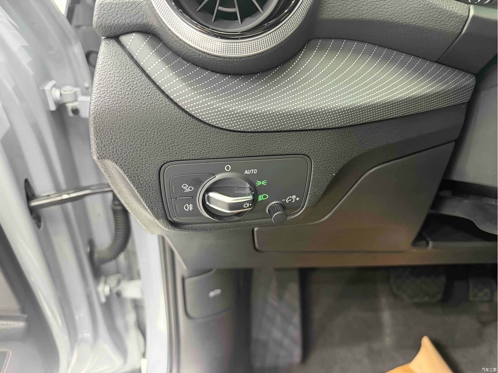 Audi Q2L, 2023 12