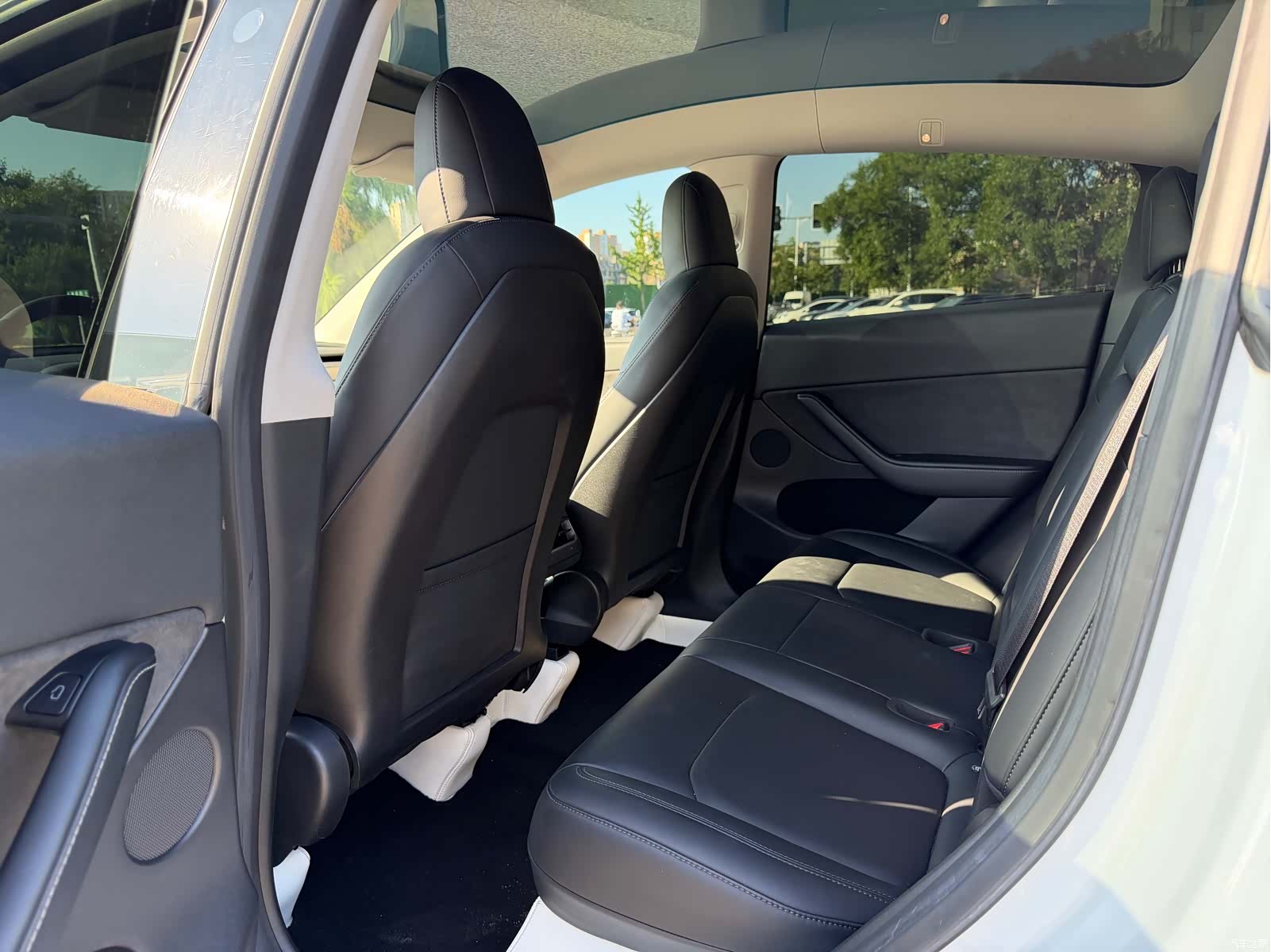 Tesla Model Y, 2022 все фото