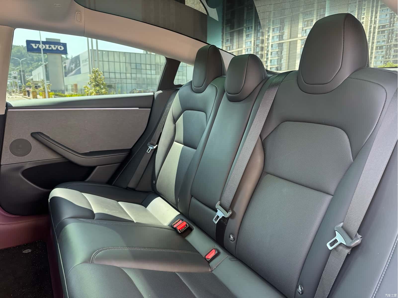 Tesla Model 3, 2025 7