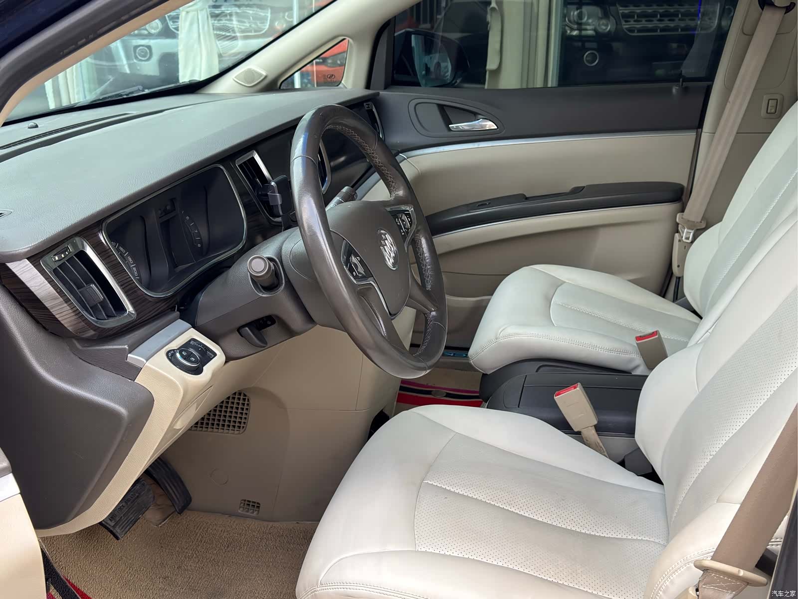 Buick GL8, 2013 4