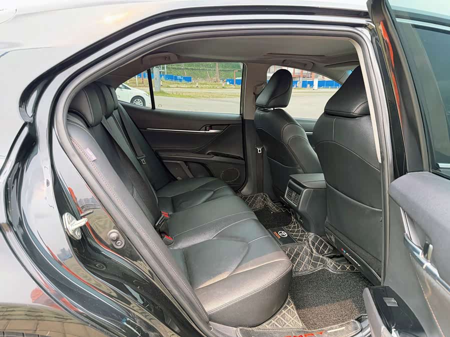 Toyota Camry 2023, фото 13