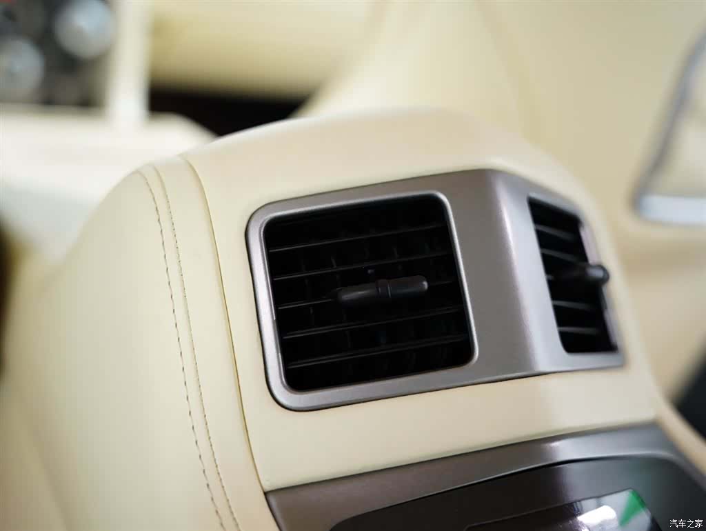 Aston Martin Rapide, 2011 40