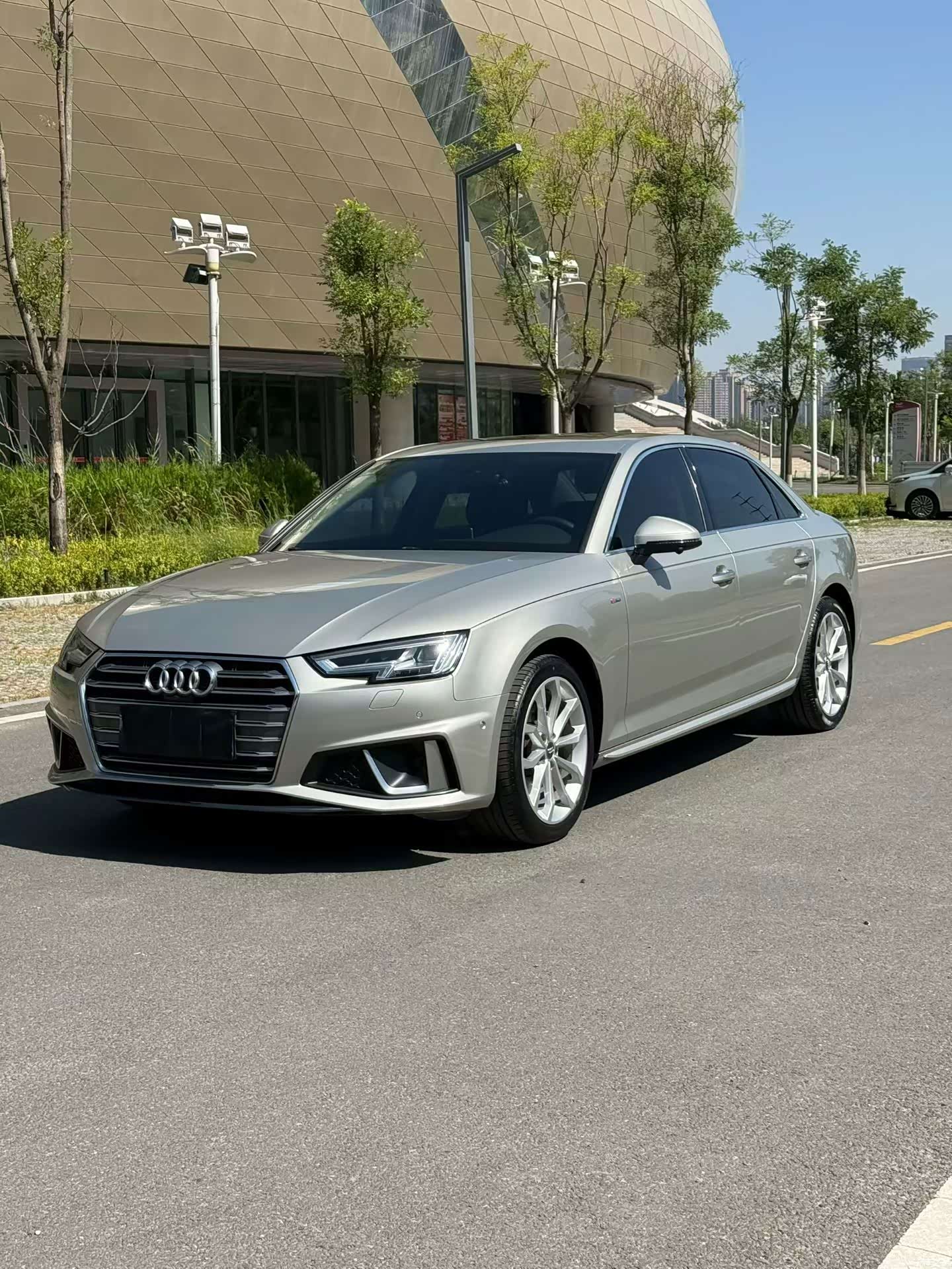 Audi A4L, 2019 1
