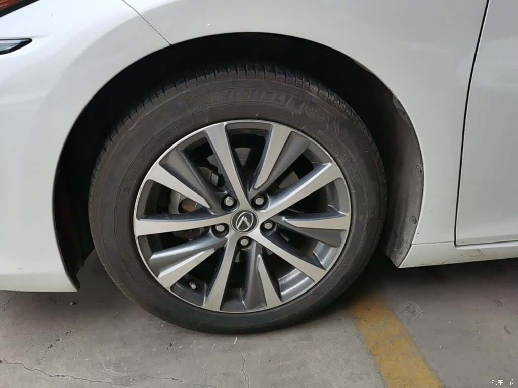 Lexus ES, 2019 23