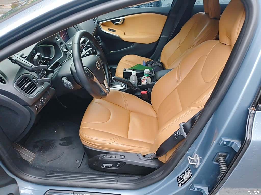 Volvo V40, 2019 8