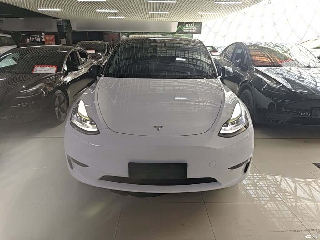 Tesla Model Y, 2022 3