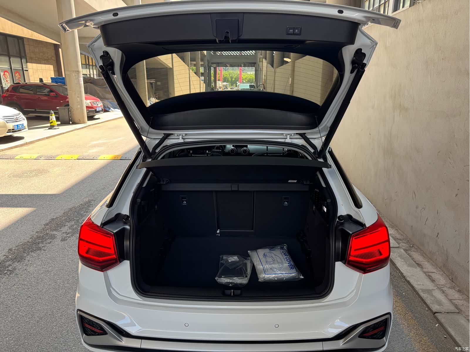 Audi Q2L, 2023 19