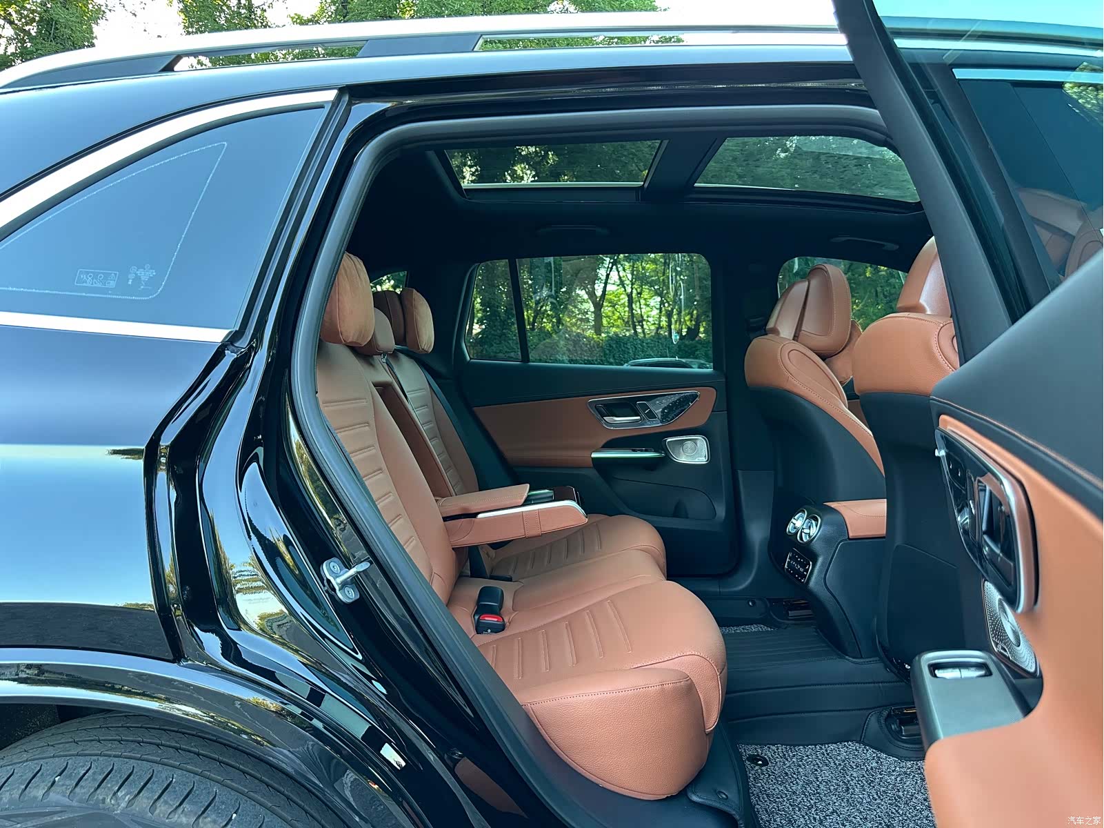 Mercedes-Benz GLC, 2025 12
