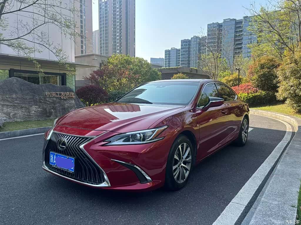 Lexus ES, 2018 1