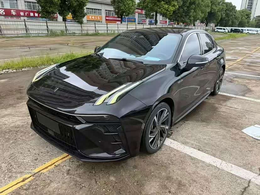 Lynk & Co 03