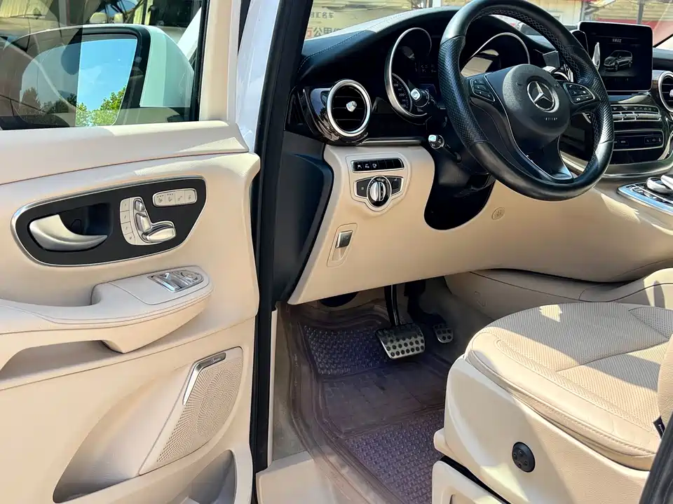 Mercedes-Benz V-class