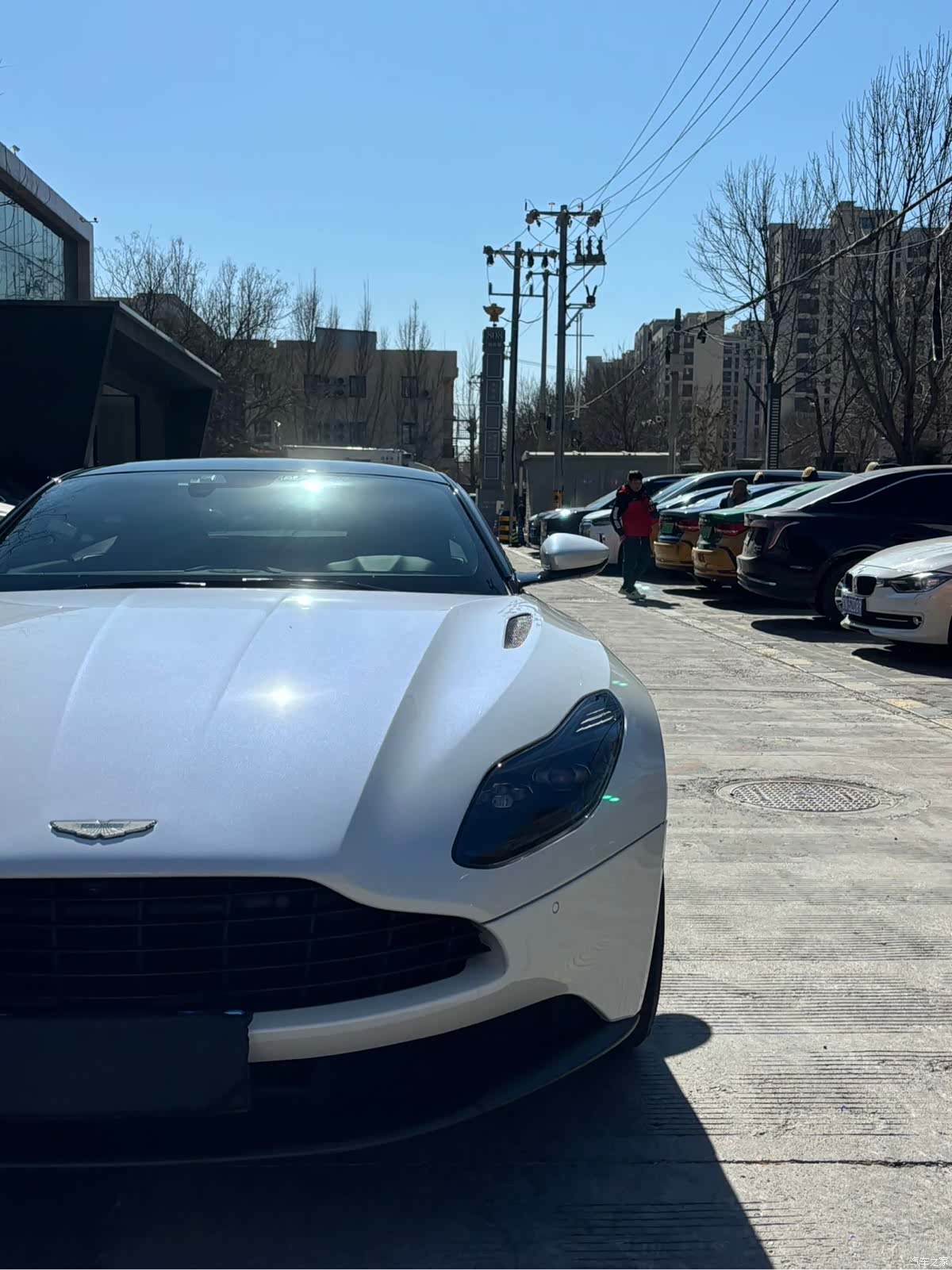 Aston Martin DB11, 2019 4