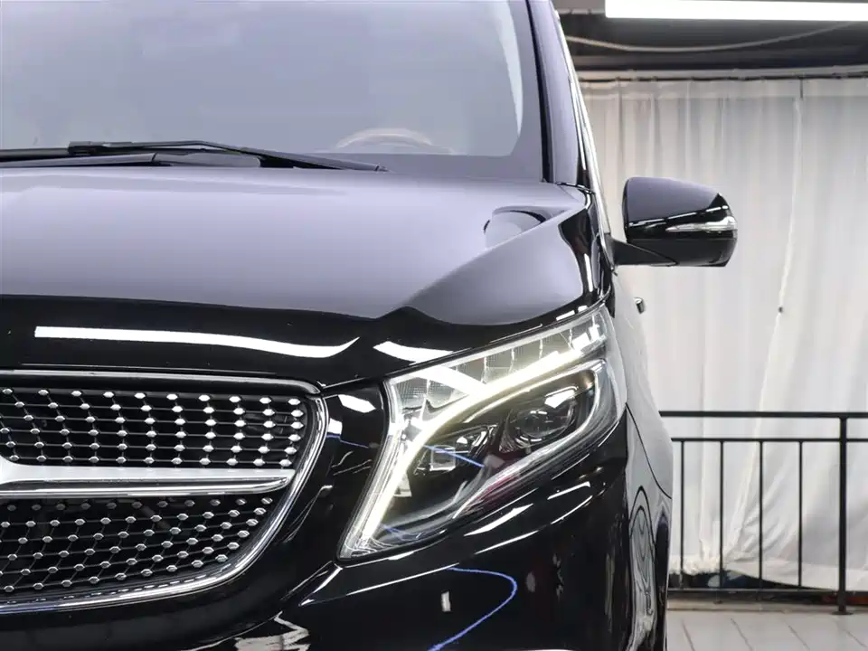 Mercedes-Benz V-class