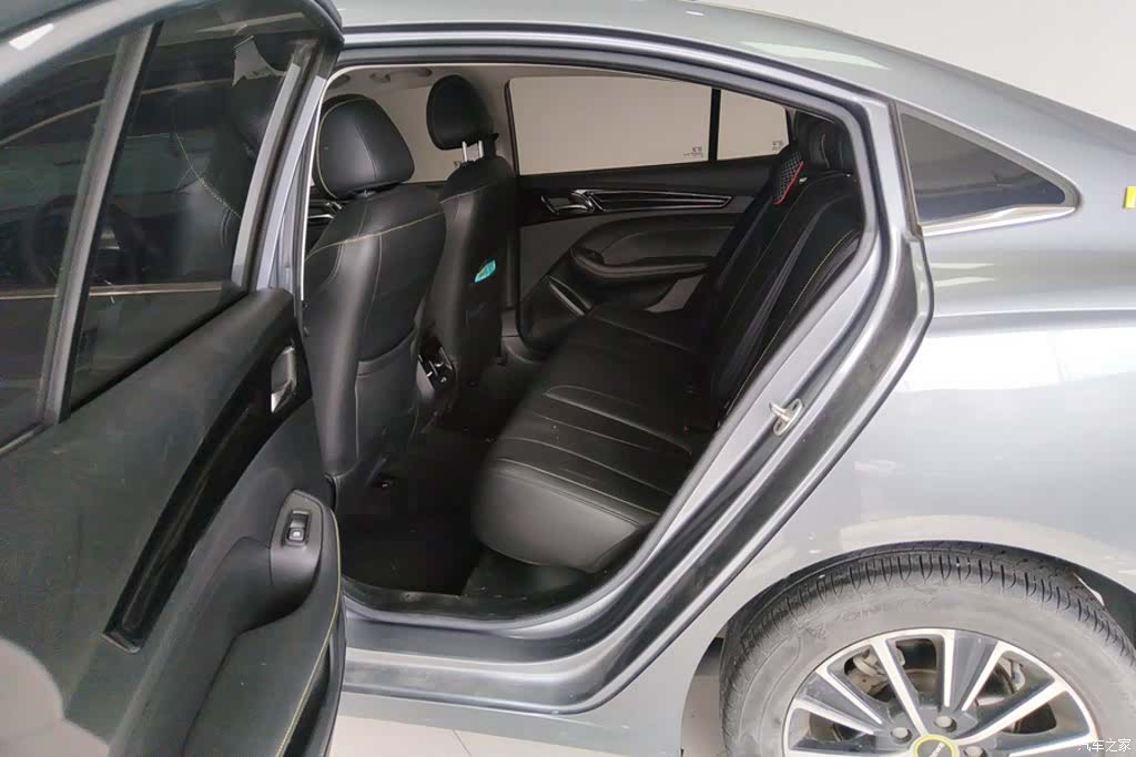 Roewe i5, 2022 11