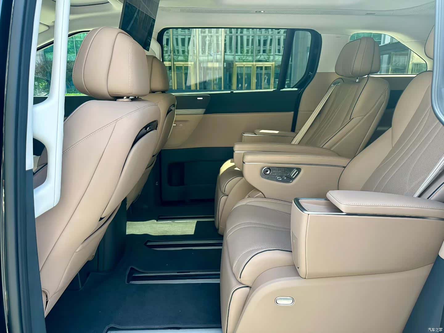 Xpeng X9, 2025 все фото
