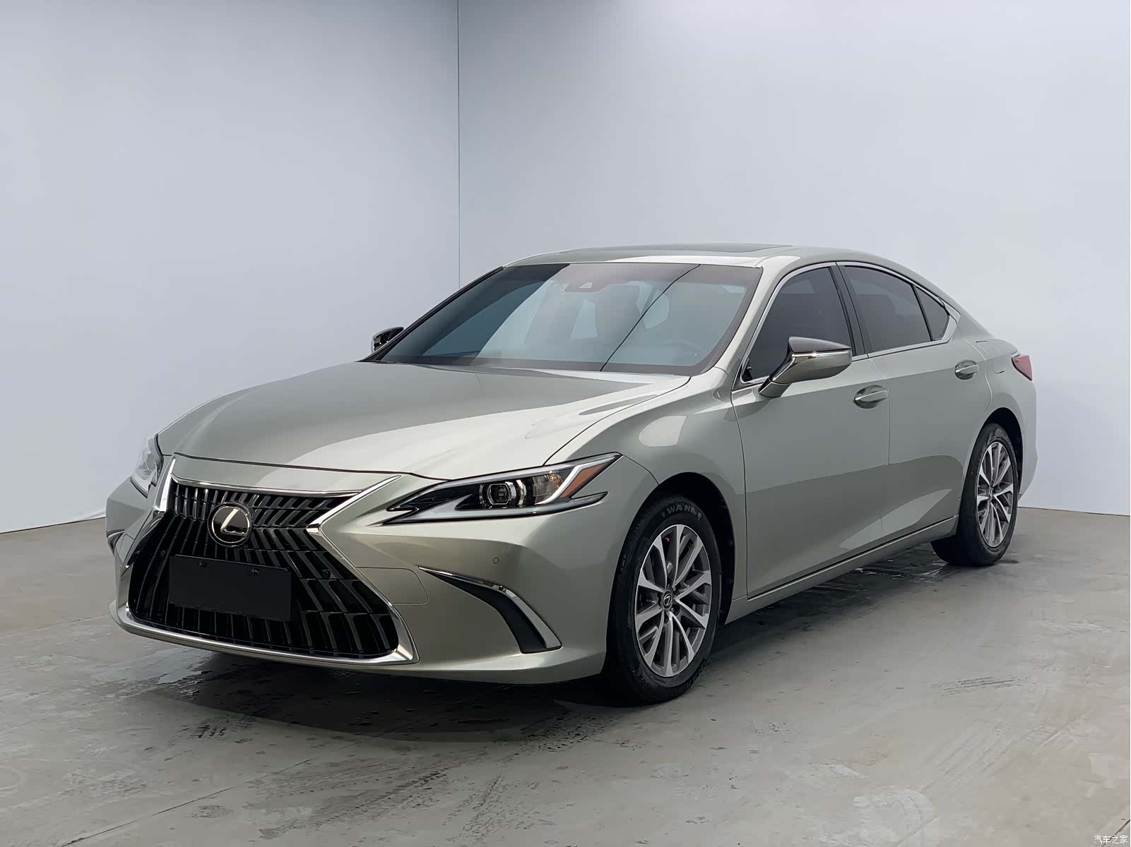 Lexus ES, 2022 1