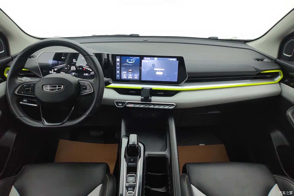 Geely Coolray, 2022 12