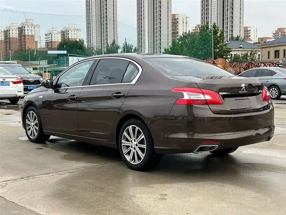 Peugeot 408
