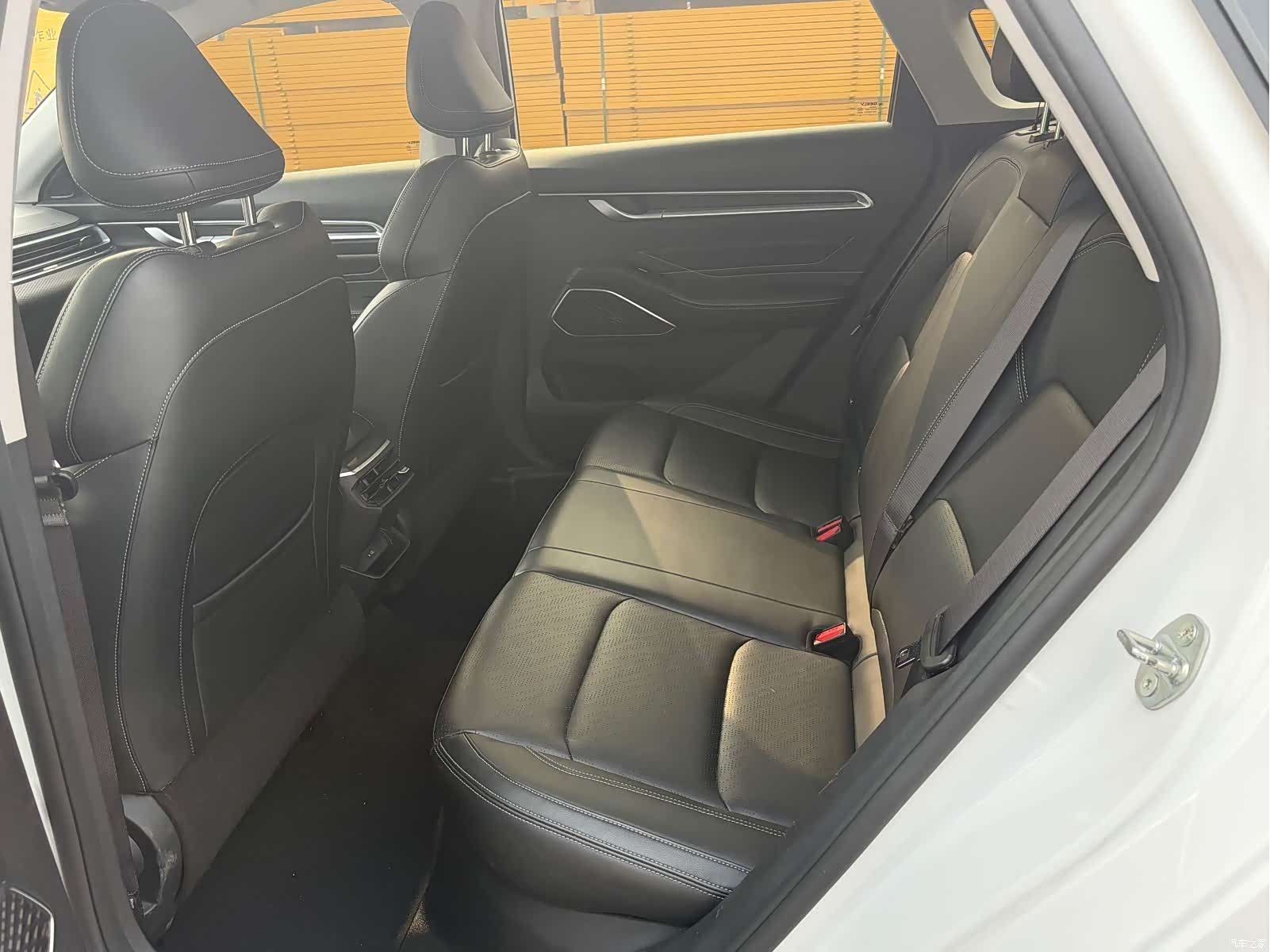 Geely Emgrand, 2021 все фото