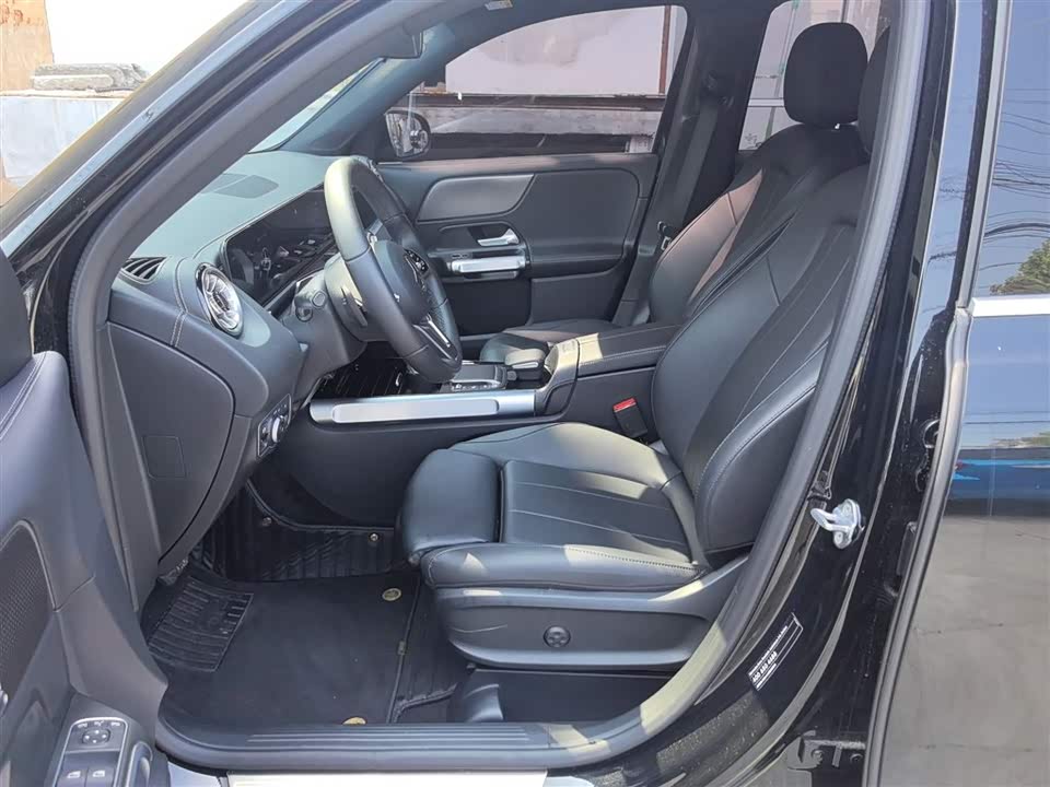 Mercedes-Benz GLB Mercedes-Benz GLB