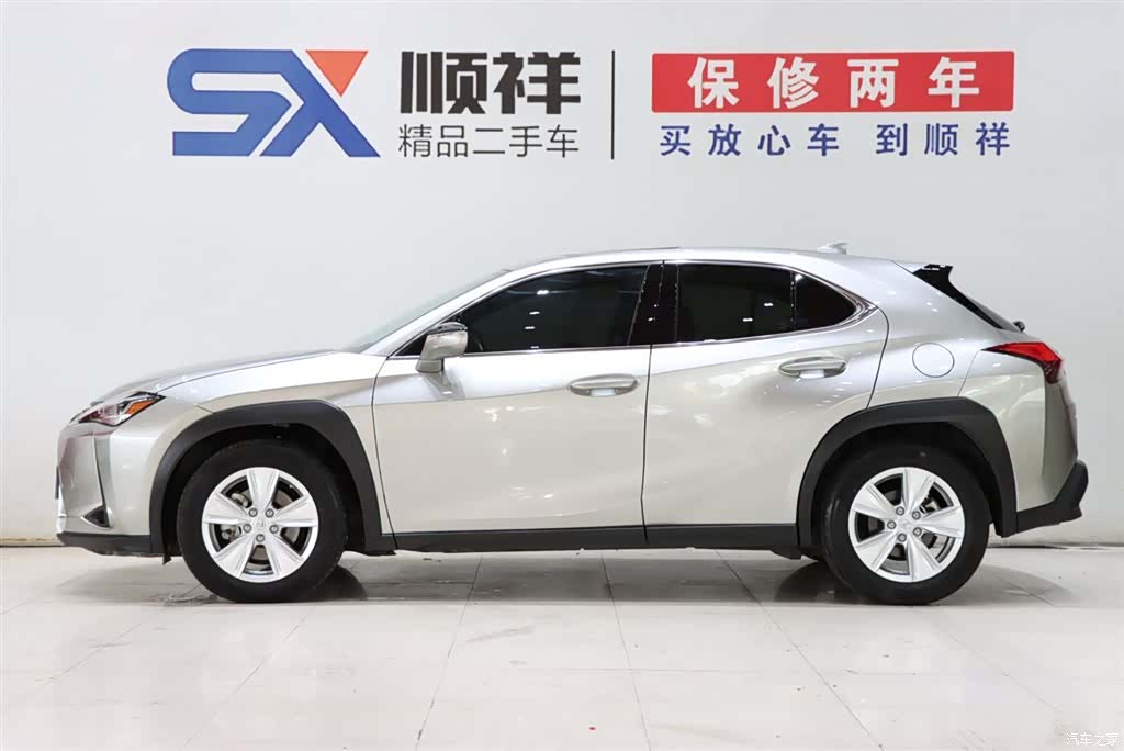 Lexus UX, 2022 4