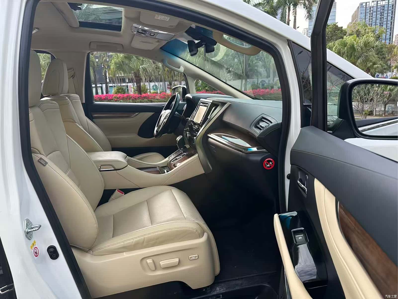 Toyota Alphard, 2017 9
