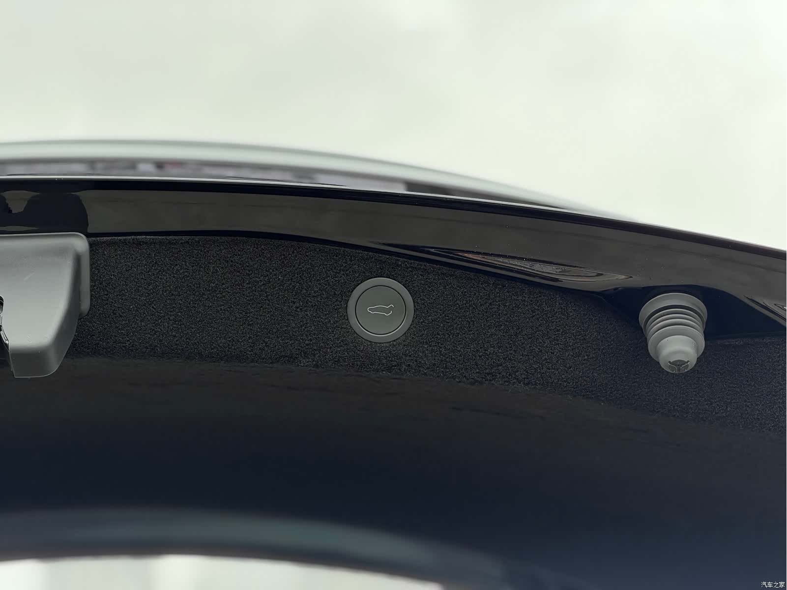 Tesla Model 3, 2024 23