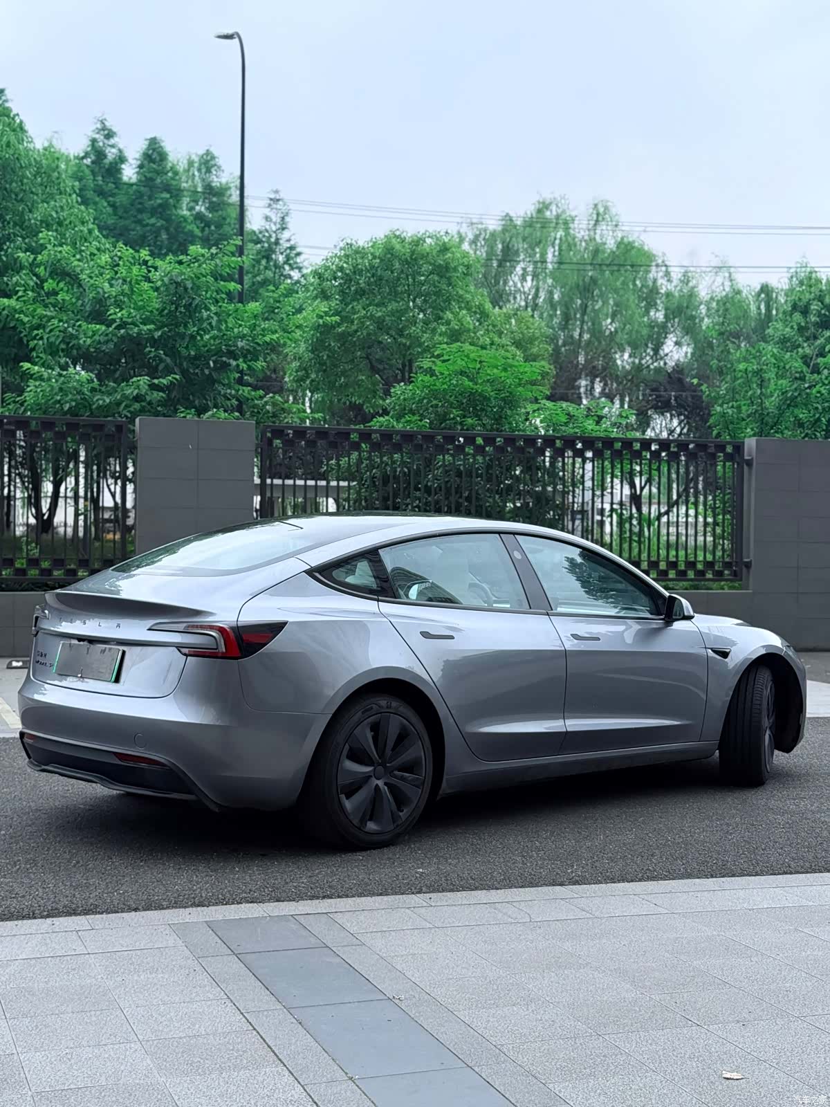 Tesla Model 3, 2025 10
