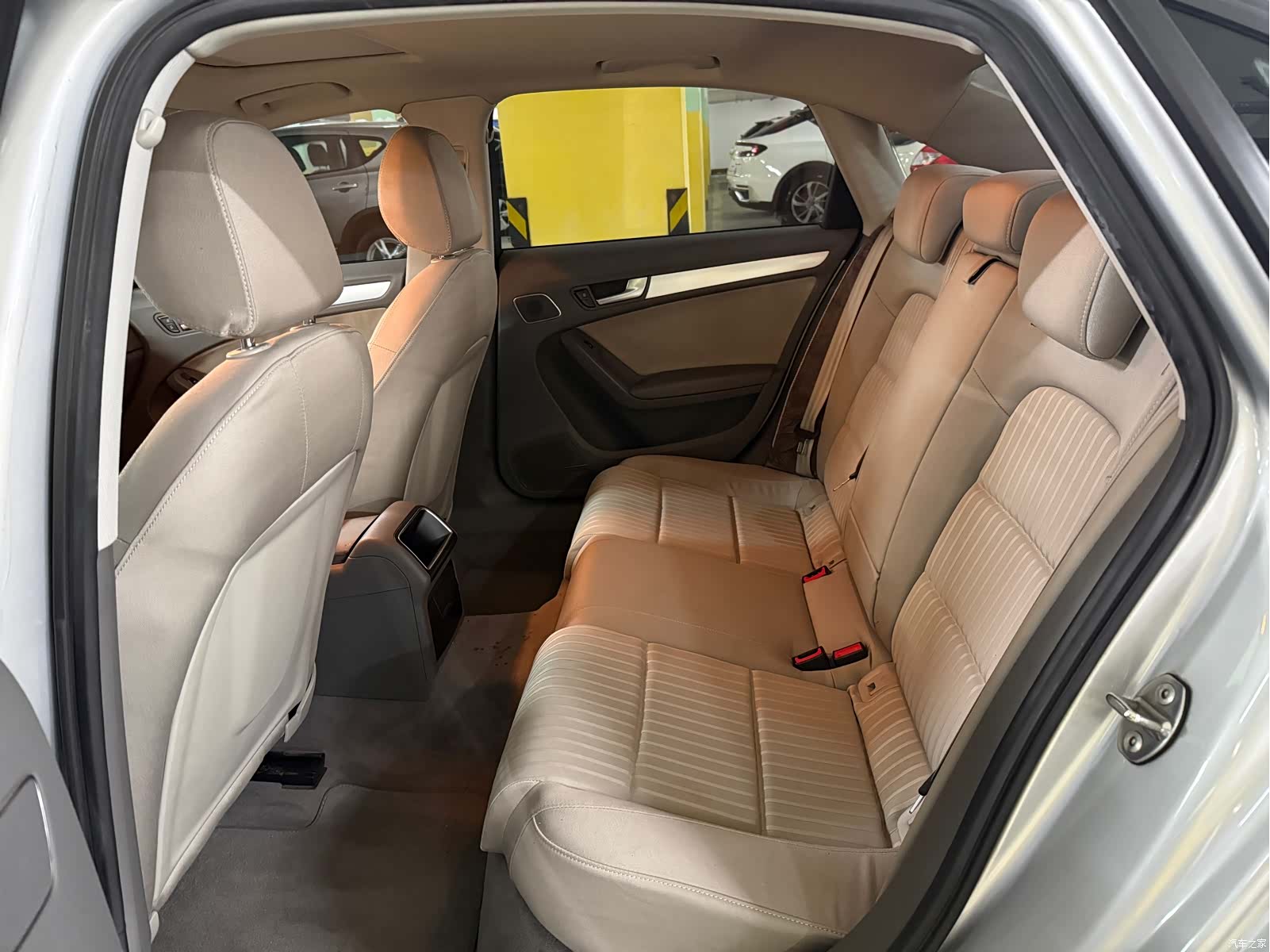 Audi A4L, 2011 7