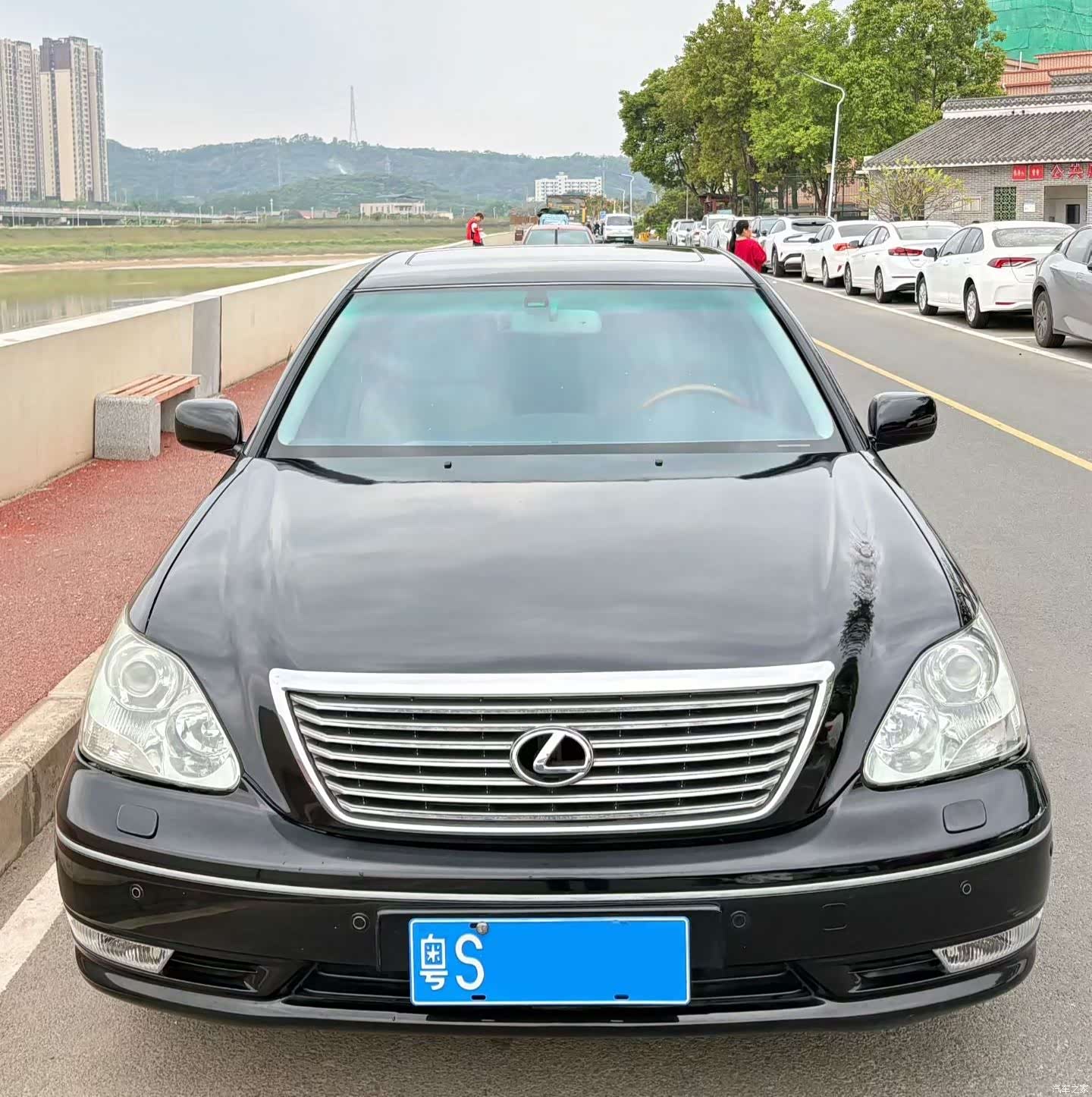 Lexus LS, 2004 3