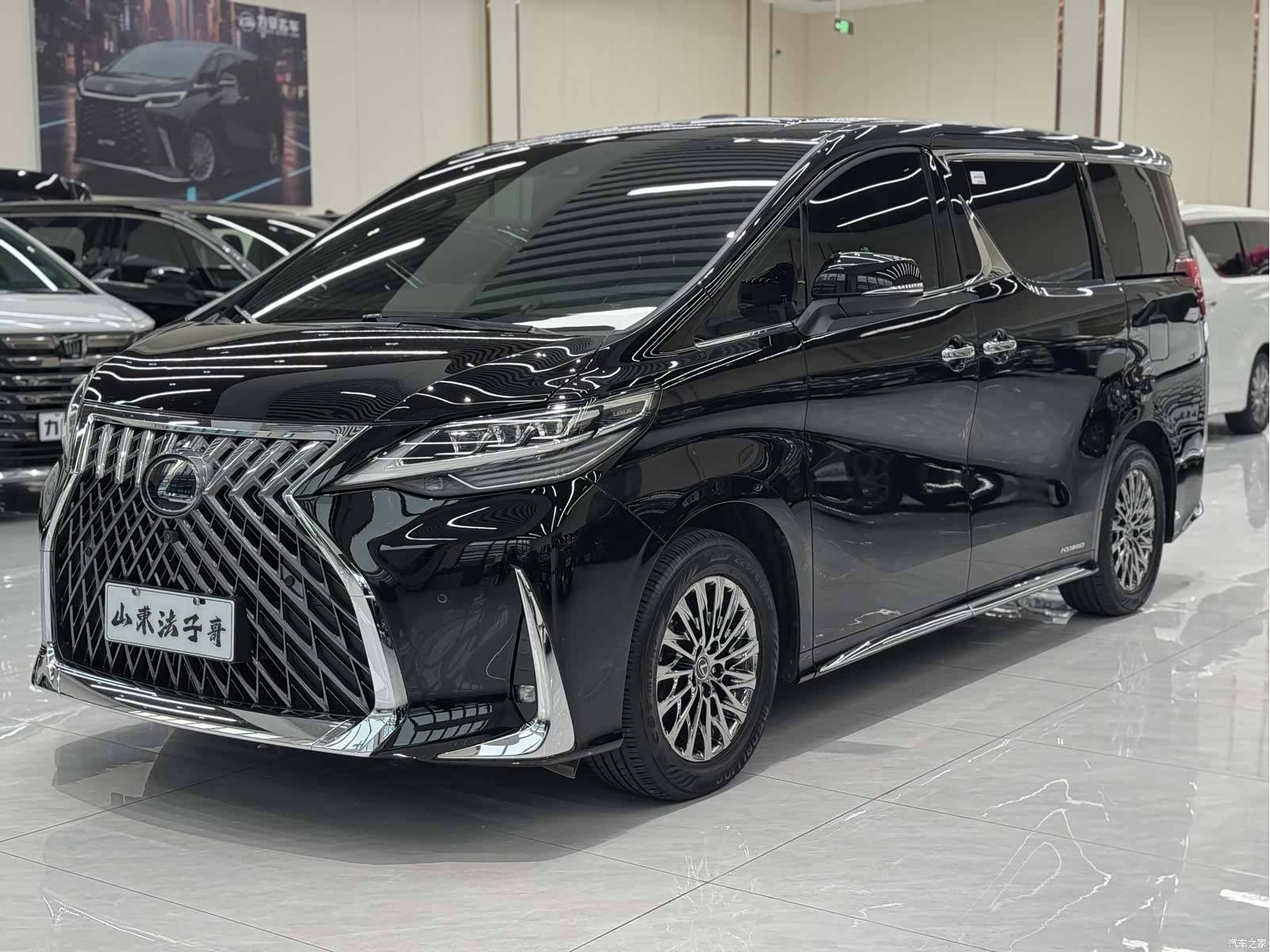 Lexus LM, 2021 1