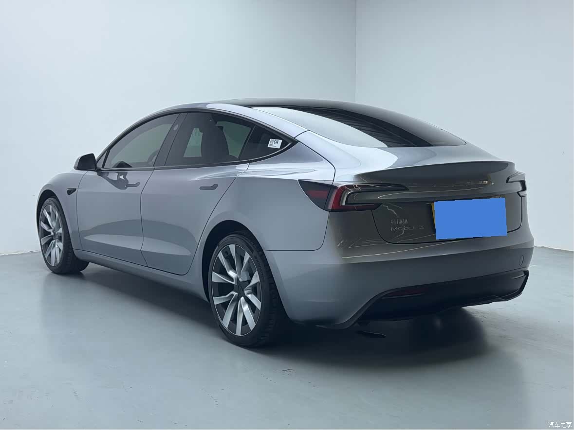 Tesla Model 3, 2025 7