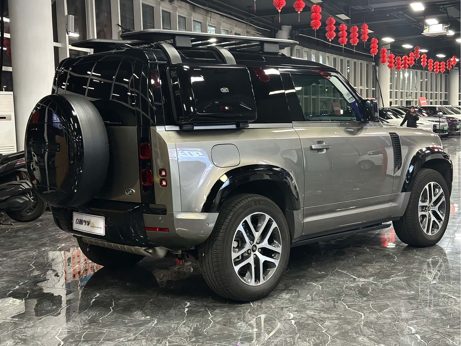 Land Rover Defender, 2023 21