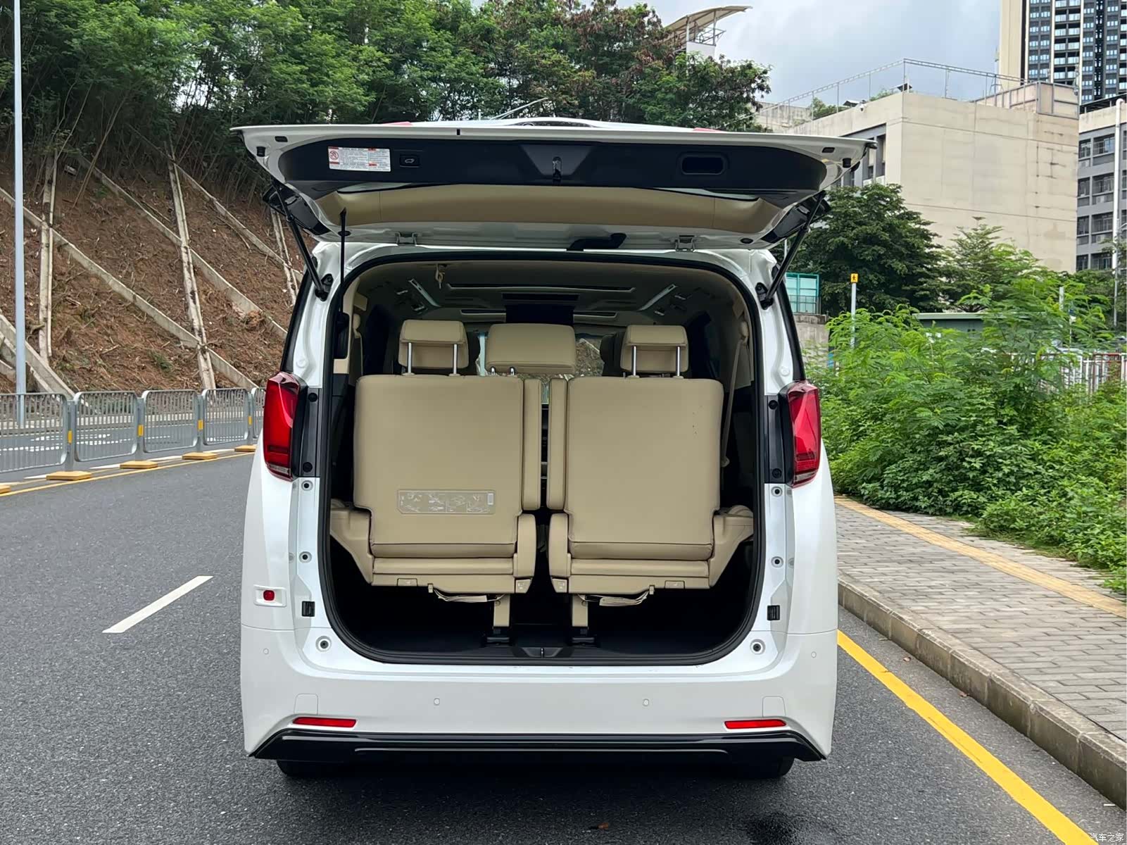 Toyota Alphard, 2018 8