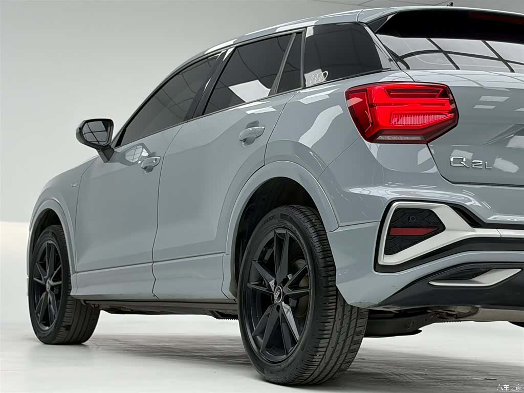 Audi Q2L, 2023 10