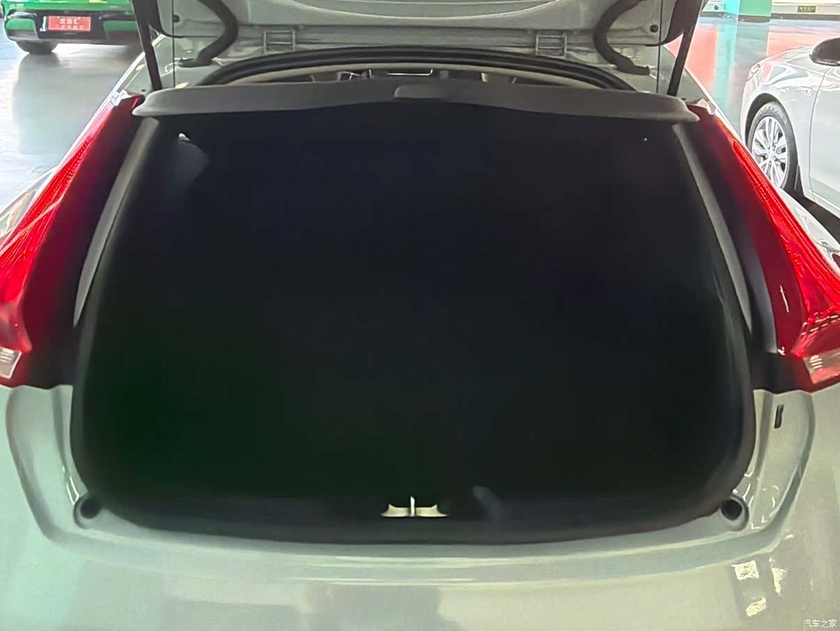 Volvo V40, 2017 15