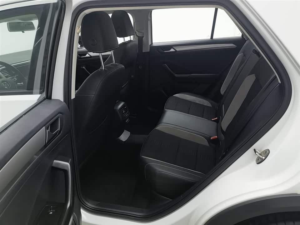 Volkswagen T-ROC exploring Songs