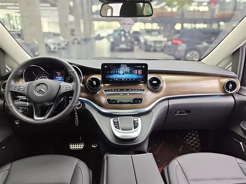 Mercedes-Benz V-class