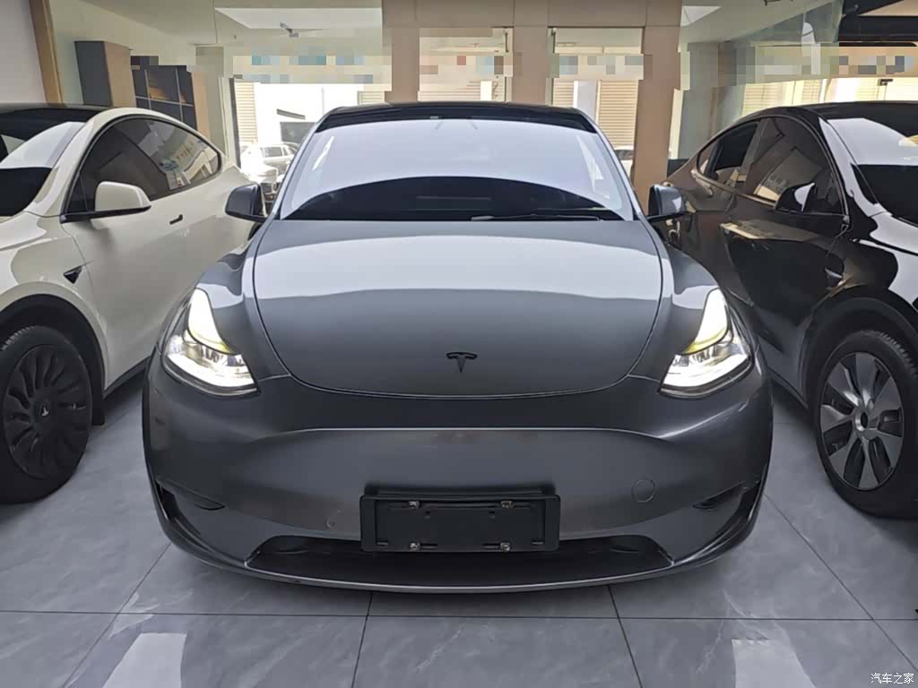 Tesla Model Y, 2021 3