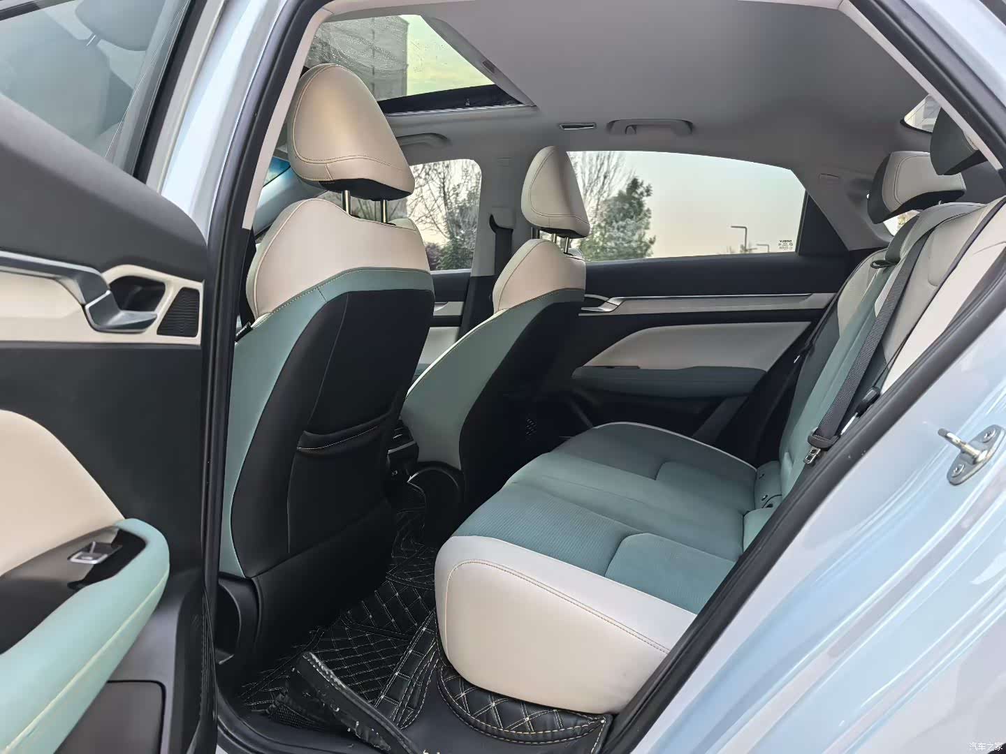 Geely Emgrand, 2022 все фото