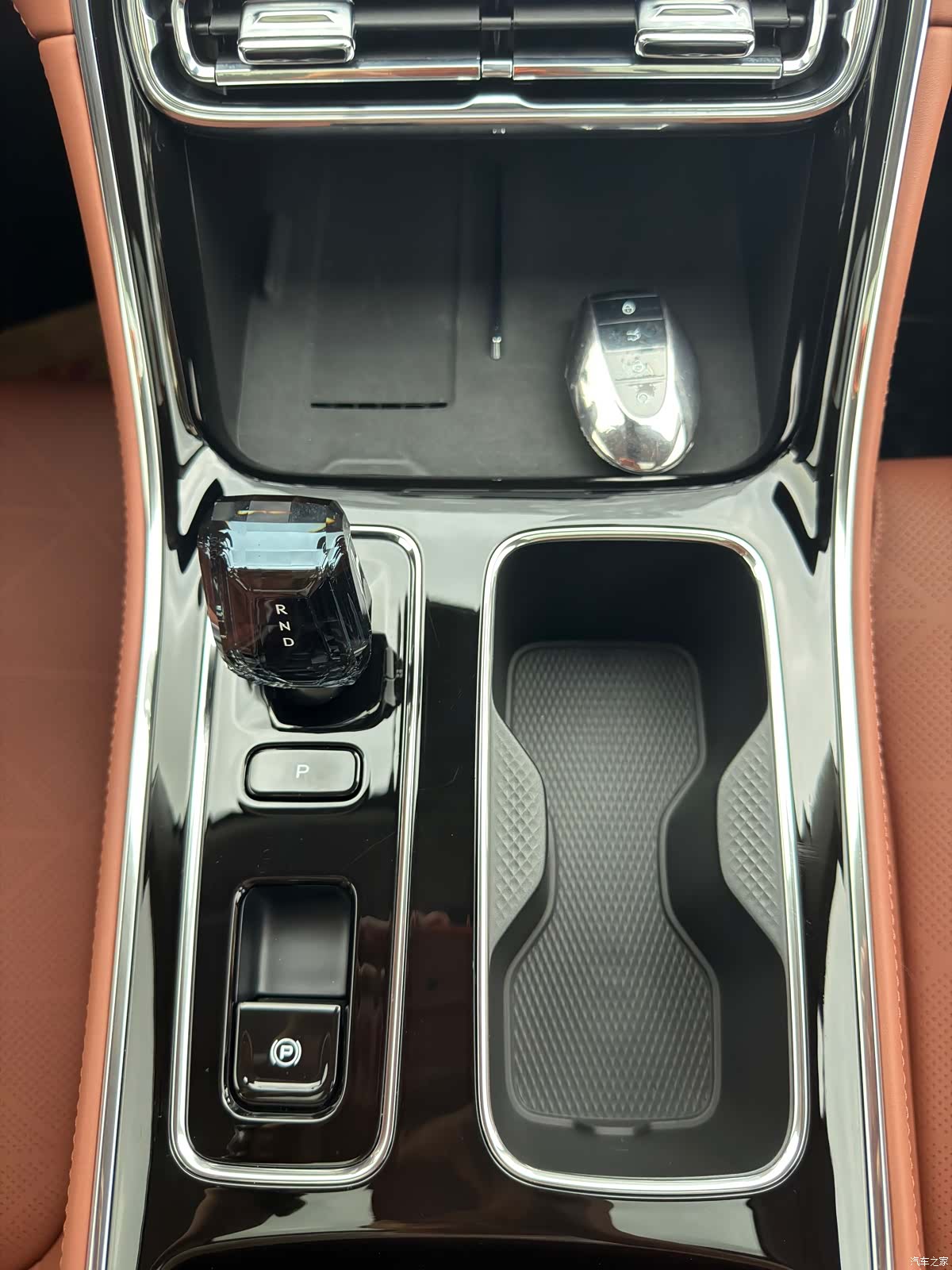 Geely Emgrand, 2025 19