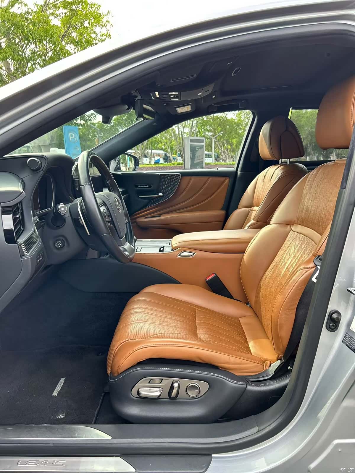 Lexus LS, 2021 3