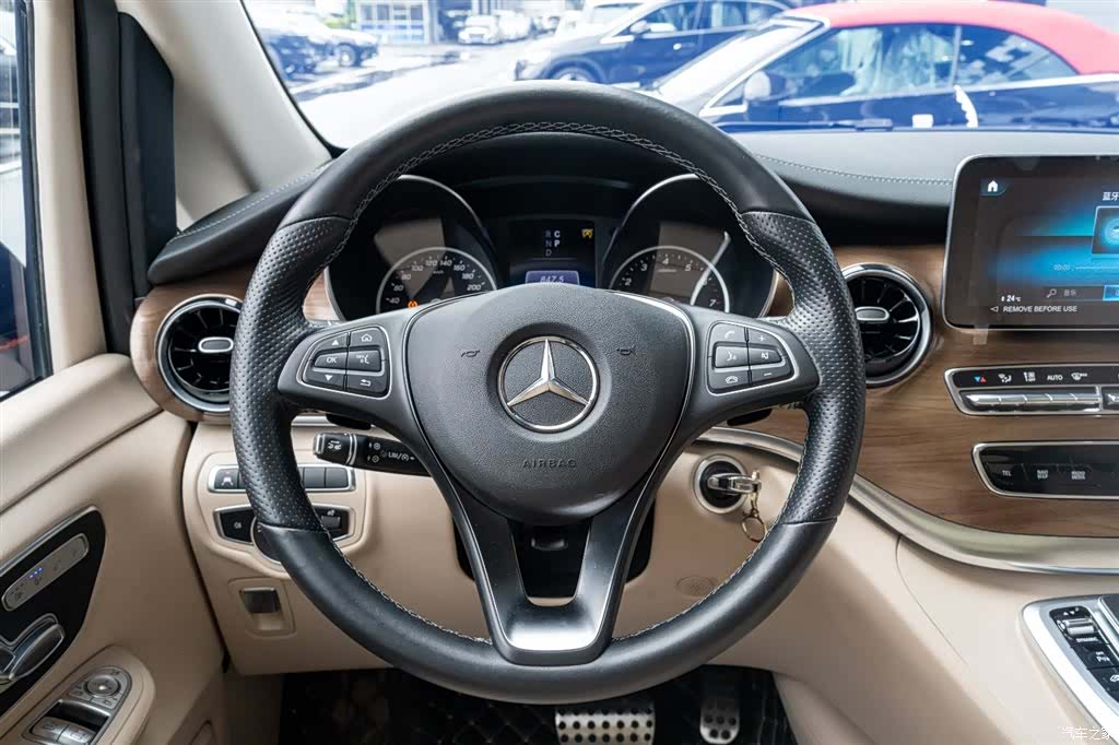 Mercedes-Benz V-Class, 2023 12