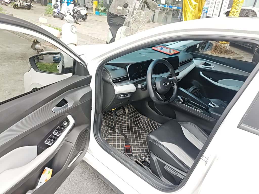 Geely Binray, 2023 16