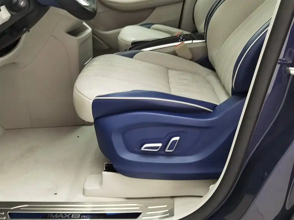 Roewe iMAX8