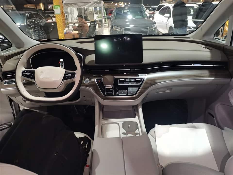 Roewe iMAX8