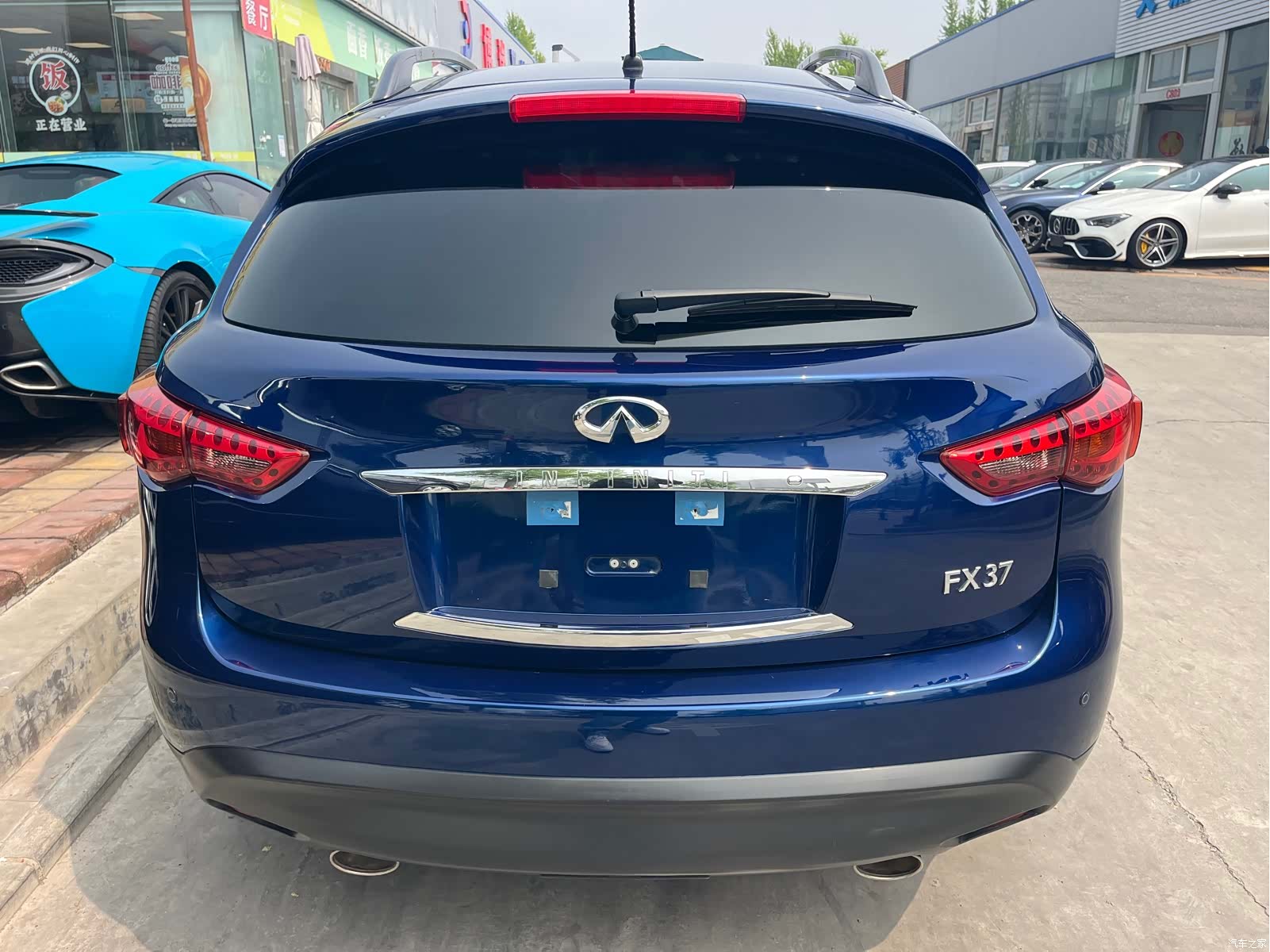 Infiniti FX37, 2013 3