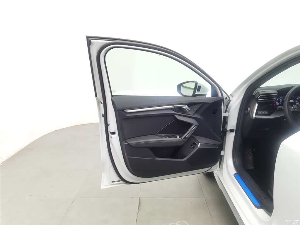 Audi Flying Spur, 2025 8